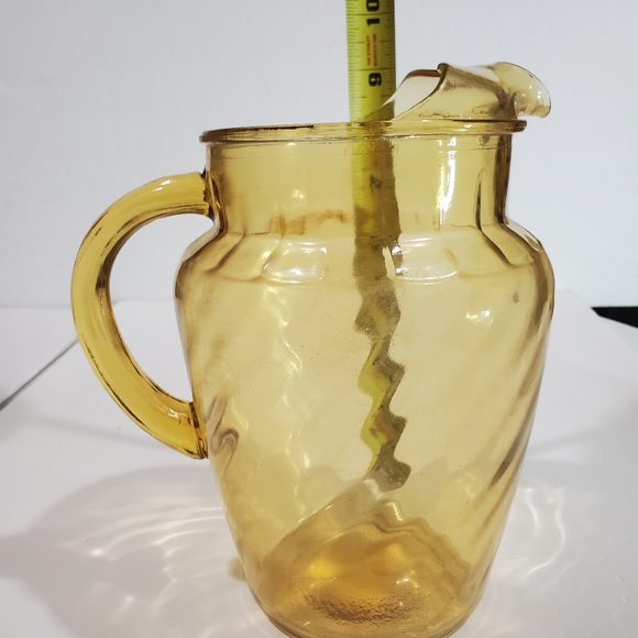 Vintage Amber Gold Yellow Pressed Swirl Glass Large Pitcher With Ice Lip EUC - Picture 14 of 15